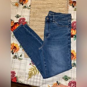 Women’s High Waisted American Eagle Jeans Size 12